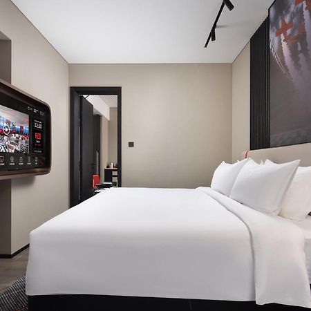 Radisson Red Hotel Zhuhai Gongbei Port Esterno foto