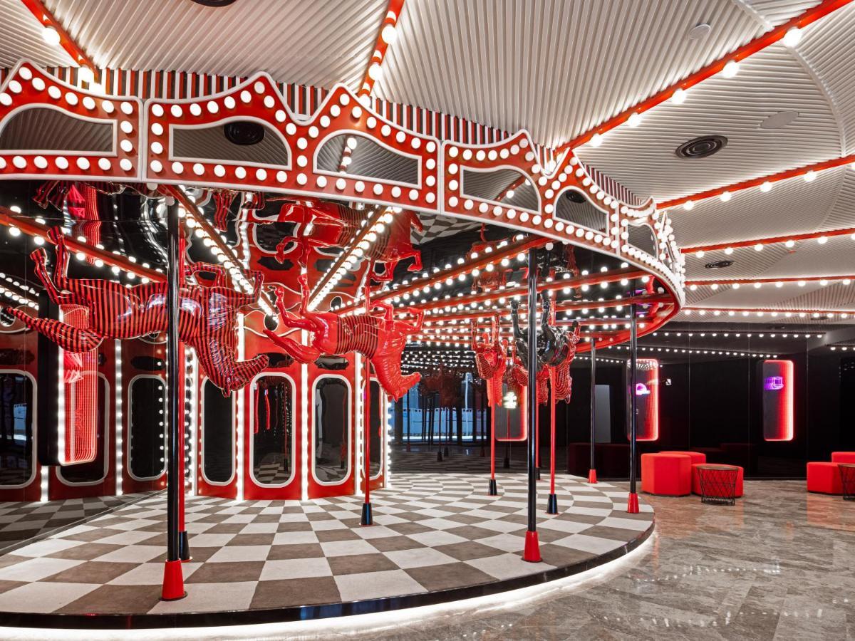 Radisson Red Hotel Zhuhai Gongbei Port Esterno foto