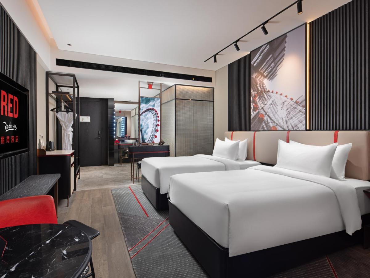 Radisson Red Hotel Zhuhai Gongbei Port Esterno foto
