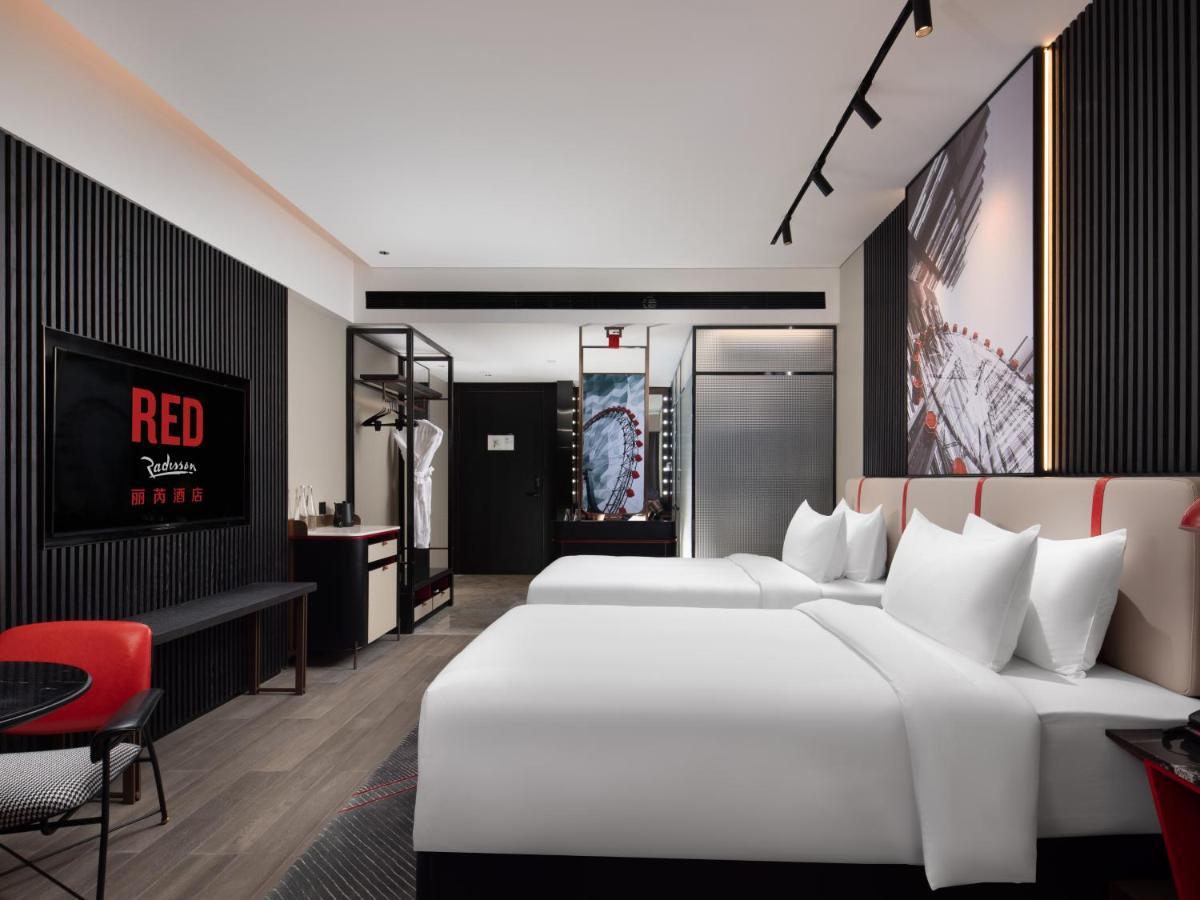 Radisson Red Hotel Zhuhai Gongbei Port Esterno foto