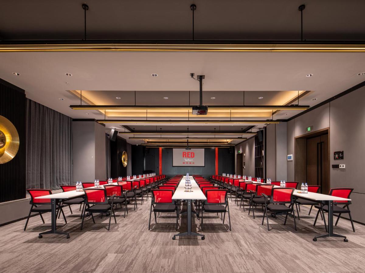Radisson Red Hotel Zhuhai Gongbei Port Esterno foto