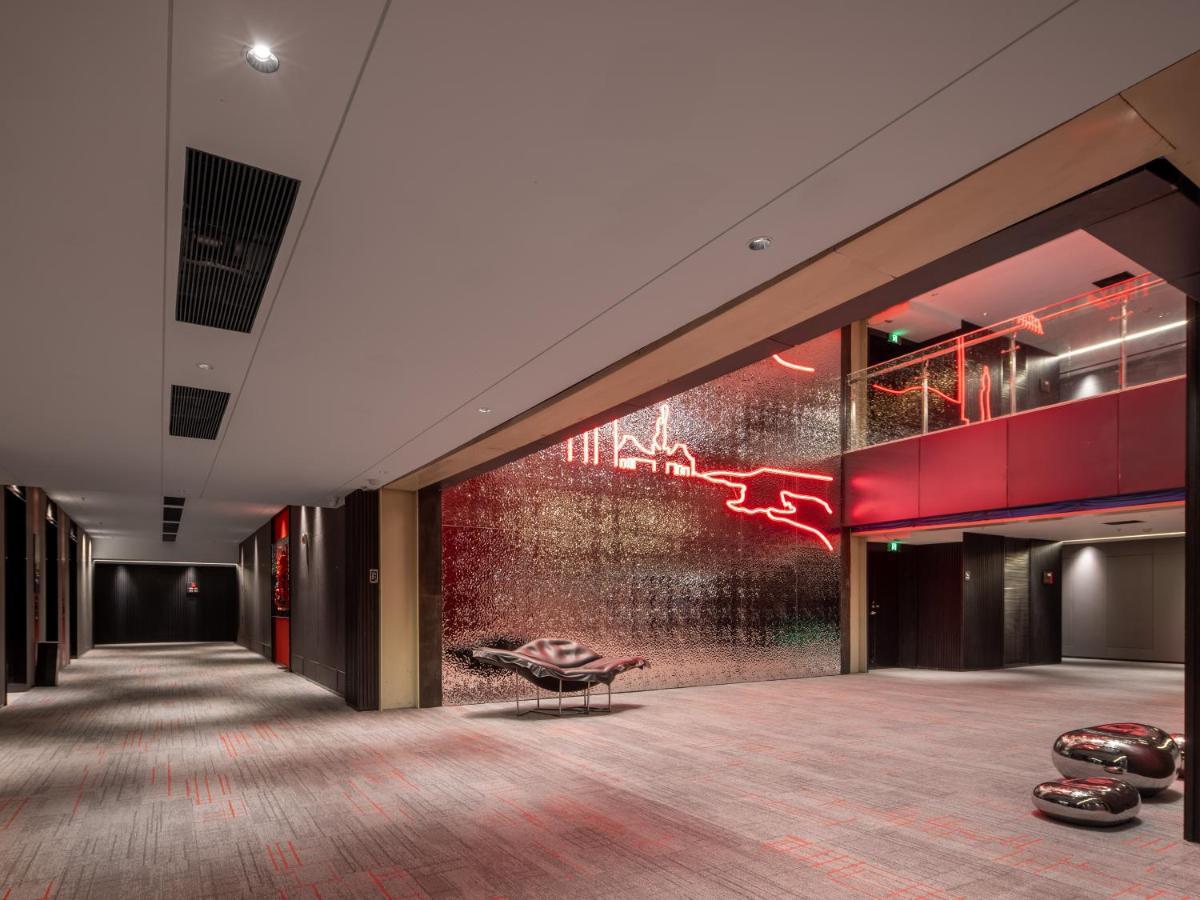 Radisson Red Hotel Zhuhai Gongbei Port Esterno foto