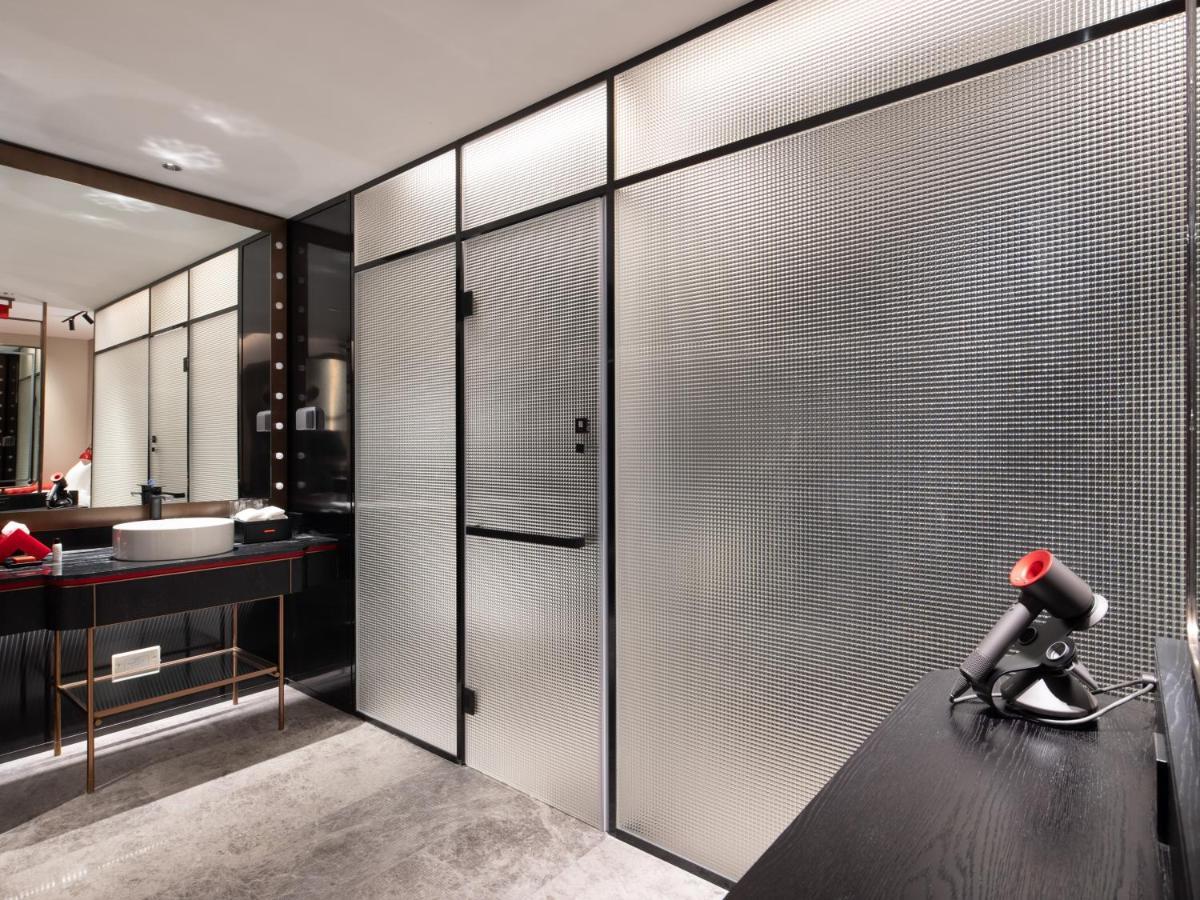 Radisson Red Hotel Zhuhai Gongbei Port Esterno foto