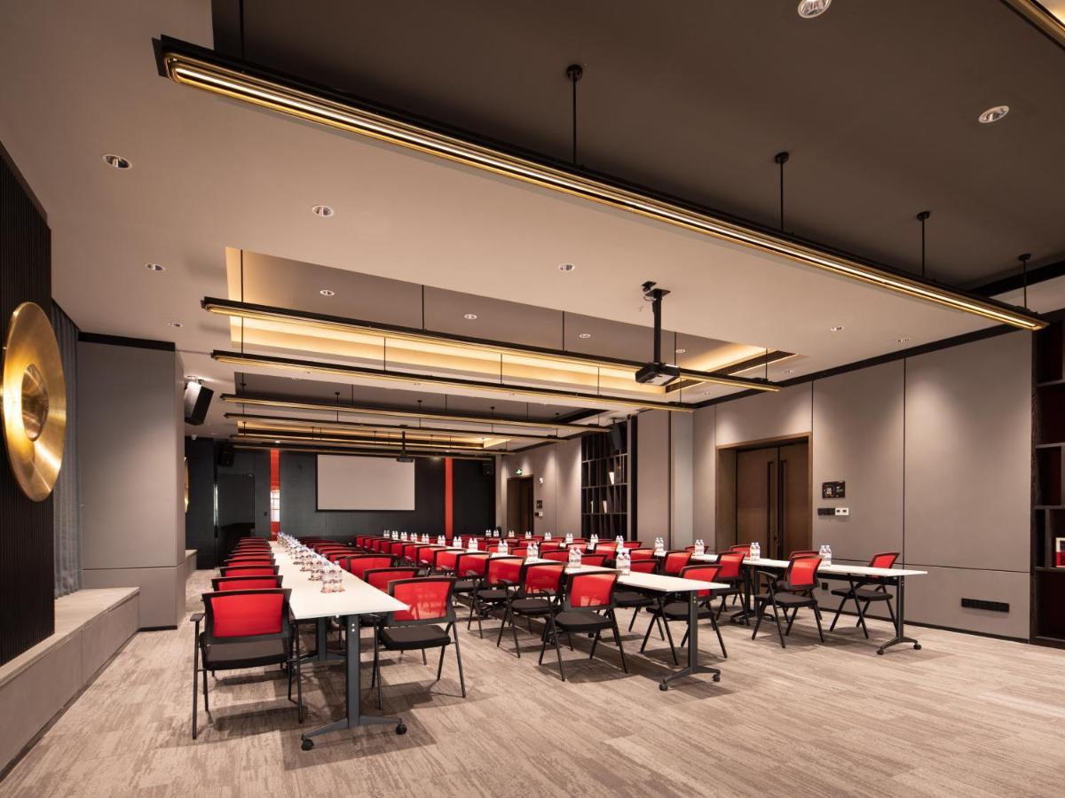 Radisson Red Hotel Zhuhai Gongbei Port Esterno foto