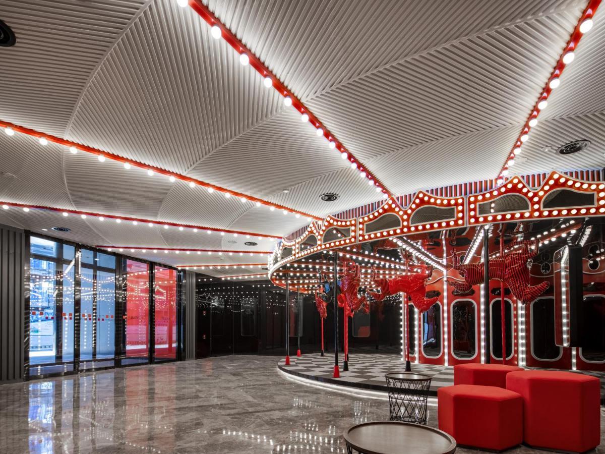 Radisson Red Hotel Zhuhai Gongbei Port Esterno foto