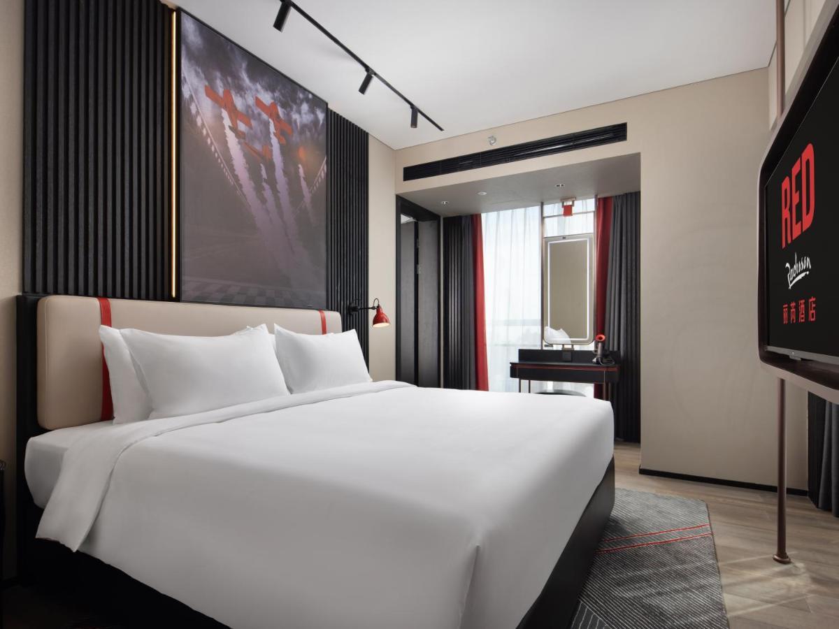Radisson Red Hotel Zhuhai Gongbei Port Esterno foto