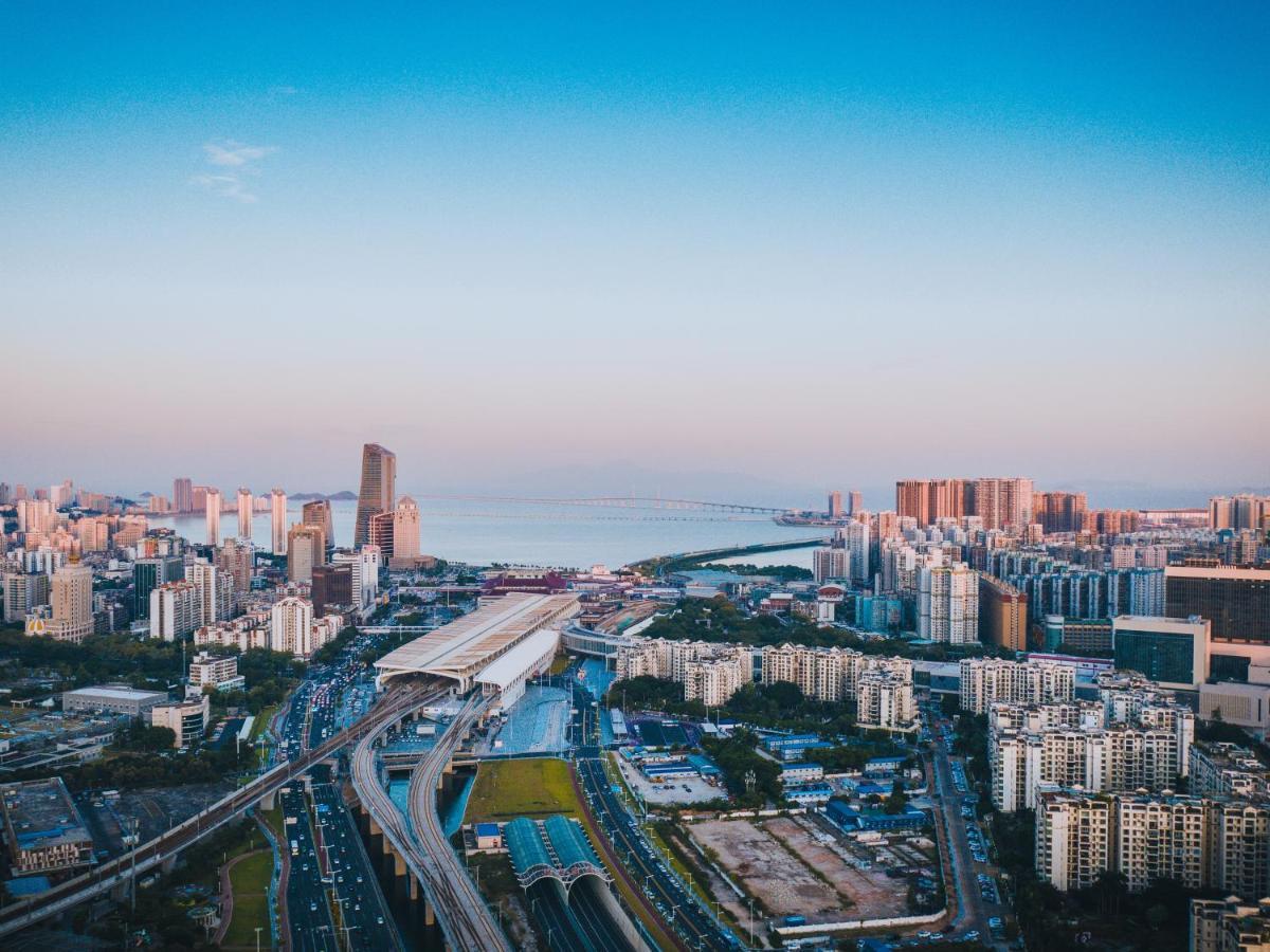 Radisson Red Hotel Zhuhai Gongbei Port Esterno foto