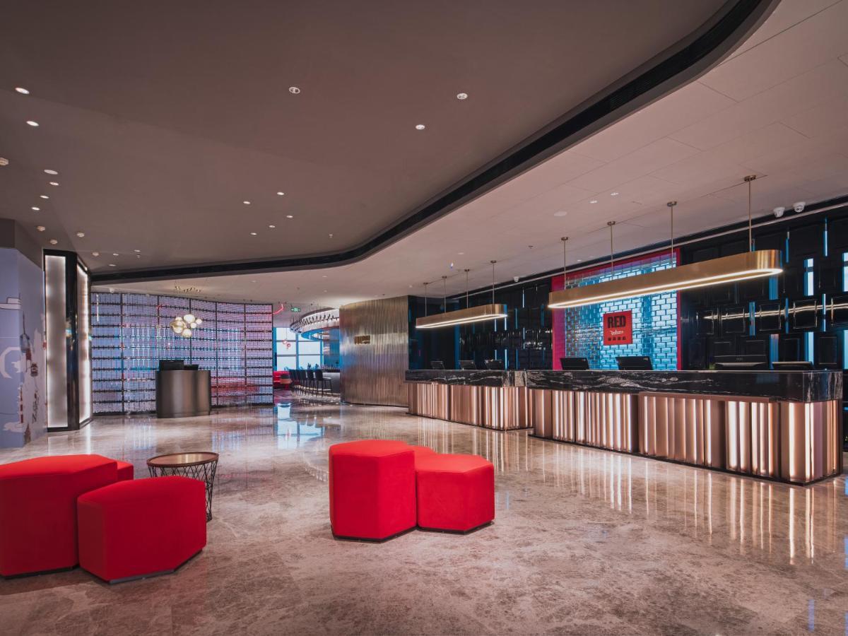 Radisson Red Hotel Zhuhai Gongbei Port Esterno foto