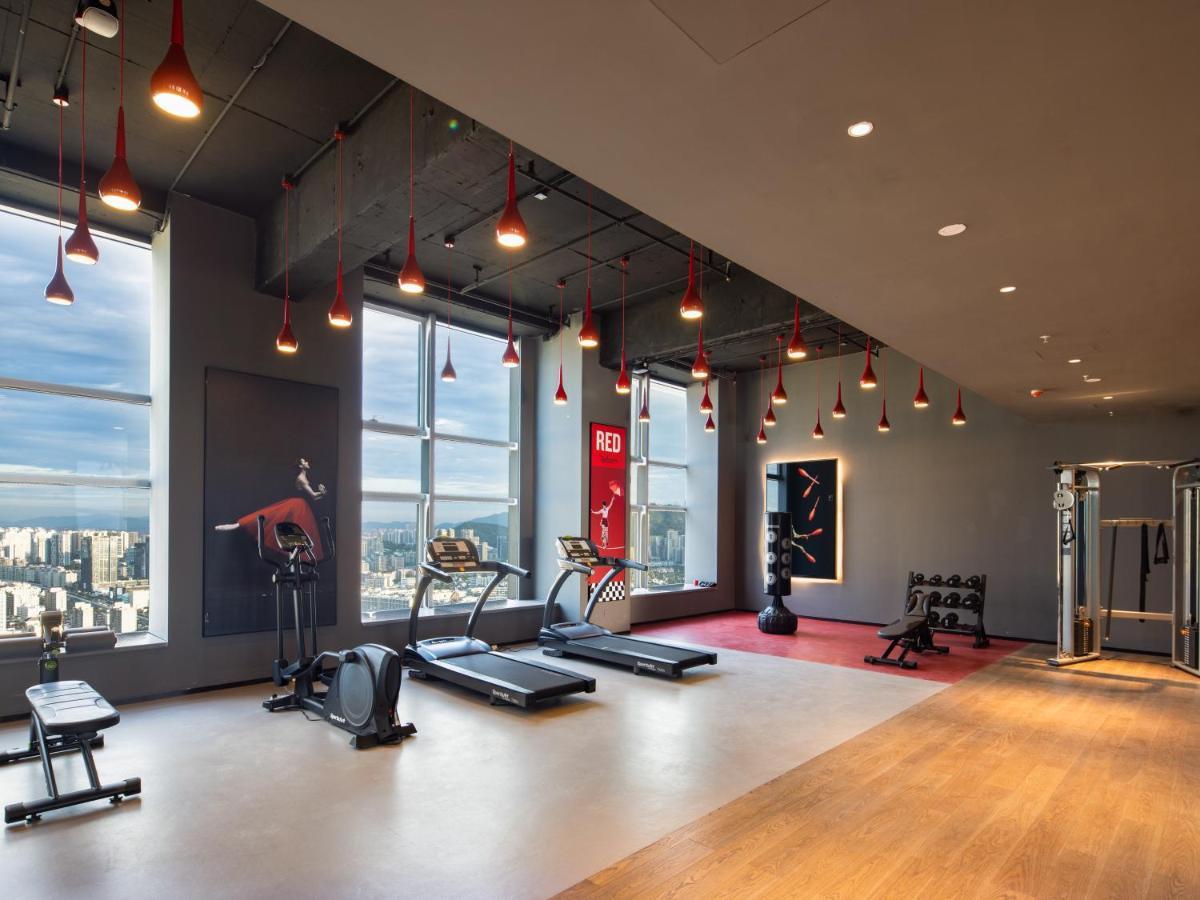 Radisson Red Hotel Zhuhai Gongbei Port Esterno foto