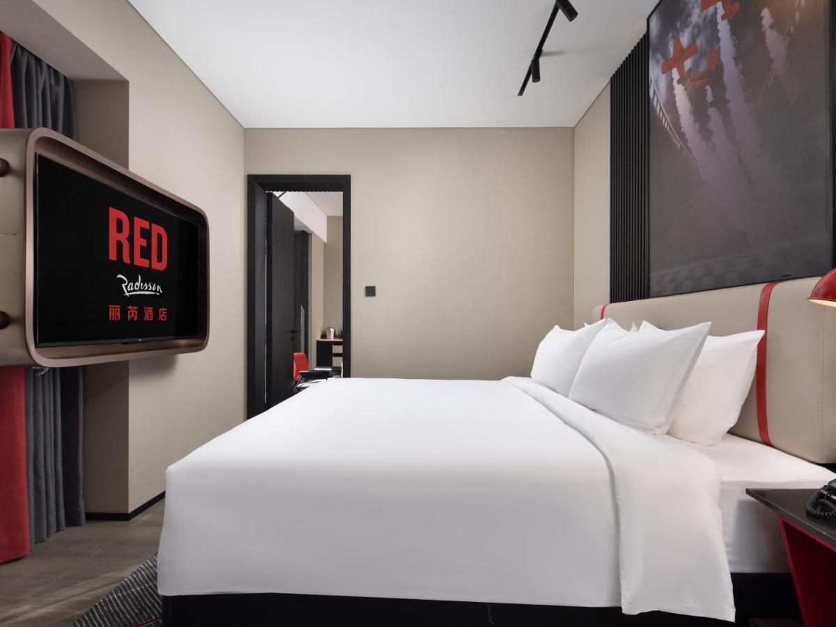Radisson Red Hotel Zhuhai Gongbei Port Esterno foto