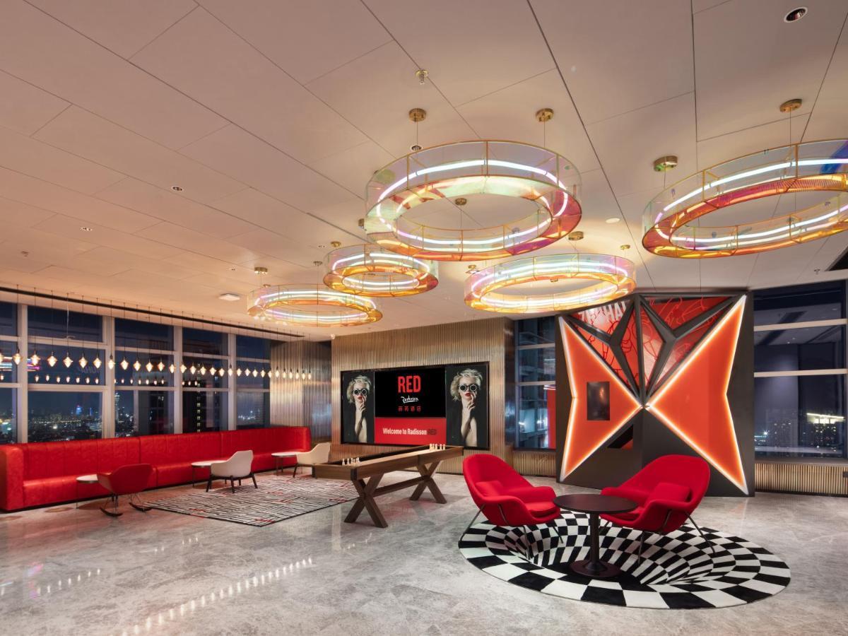 Radisson Red Hotel Zhuhai Gongbei Port Esterno foto