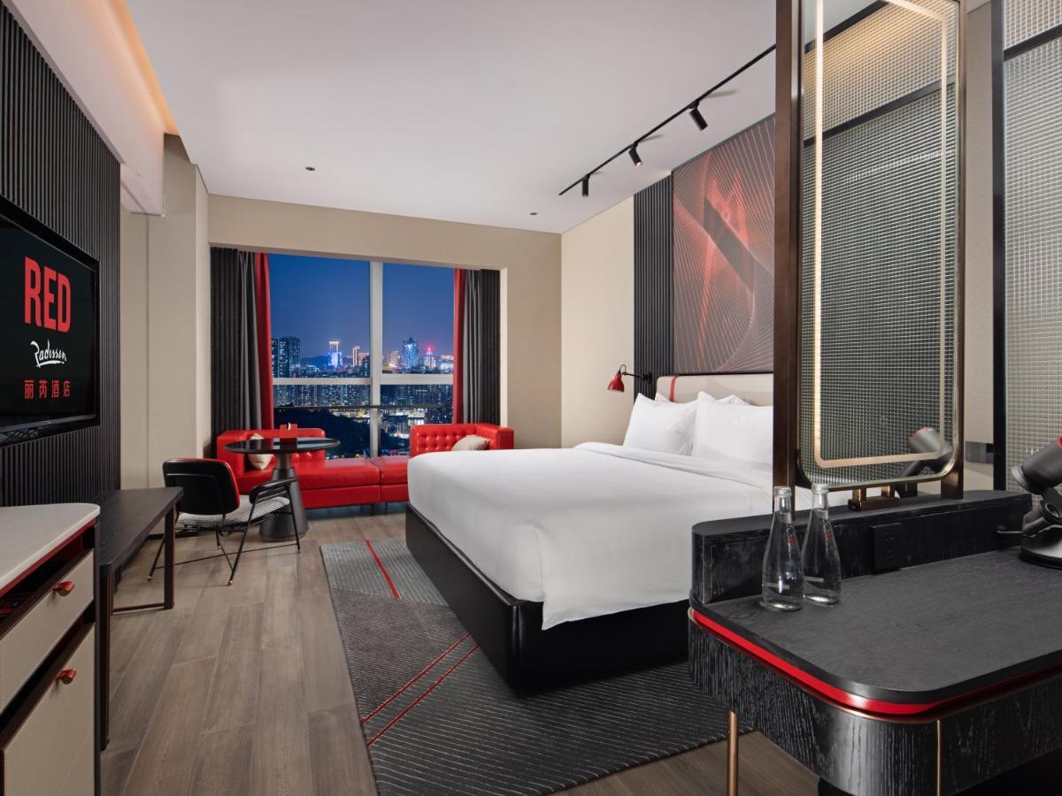 Radisson Red Hotel Zhuhai Gongbei Port Esterno foto