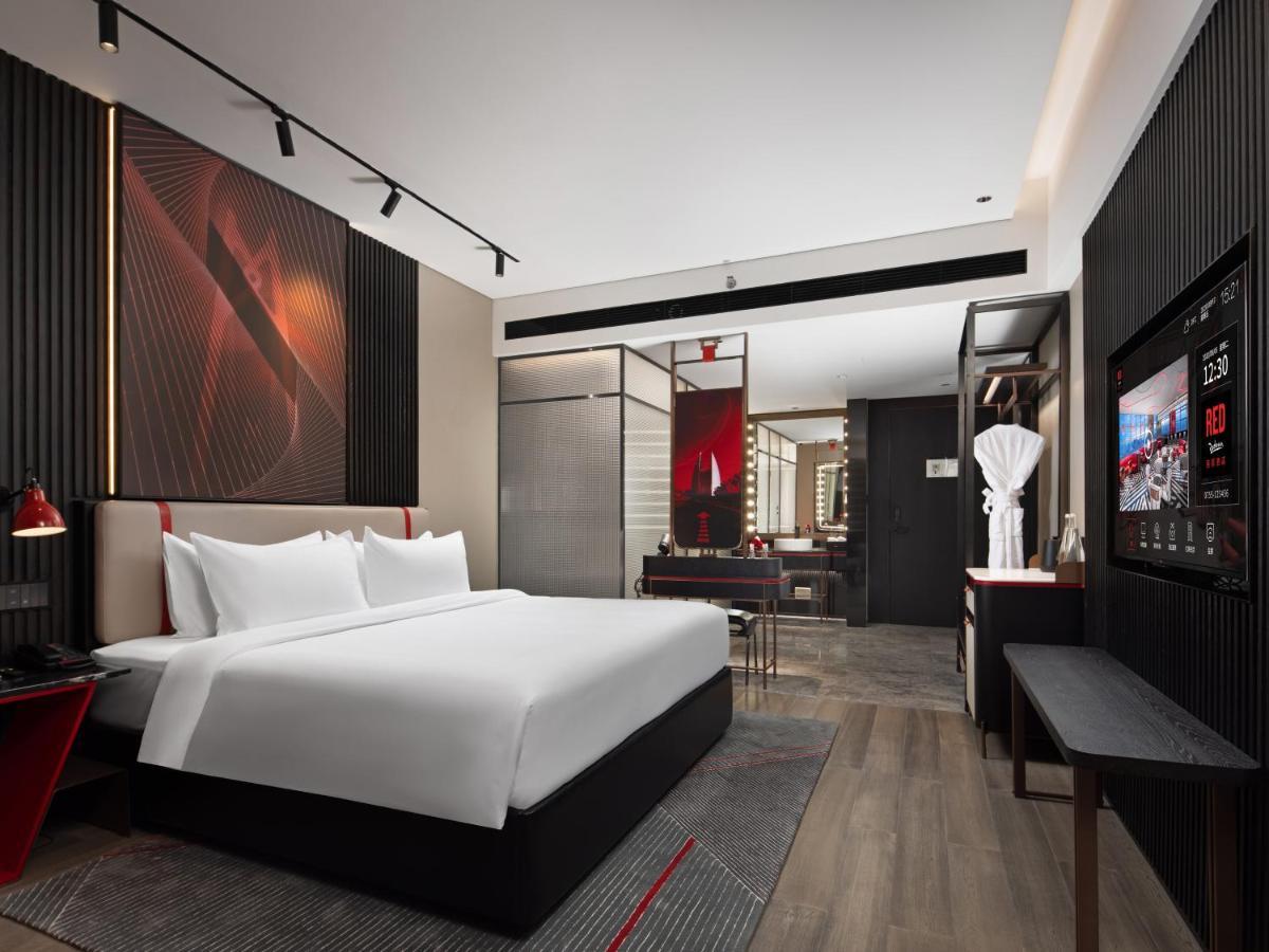 Radisson Red Hotel Zhuhai Gongbei Port Esterno foto