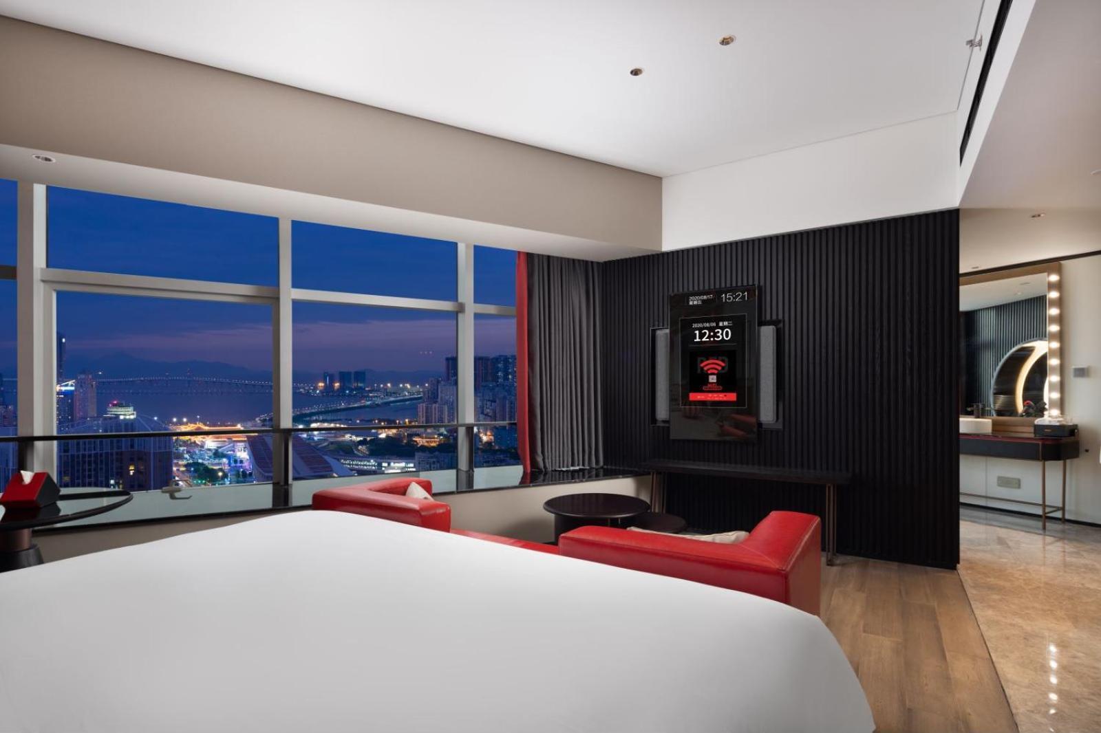 Radisson Red Hotel Zhuhai Gongbei Port Esterno foto