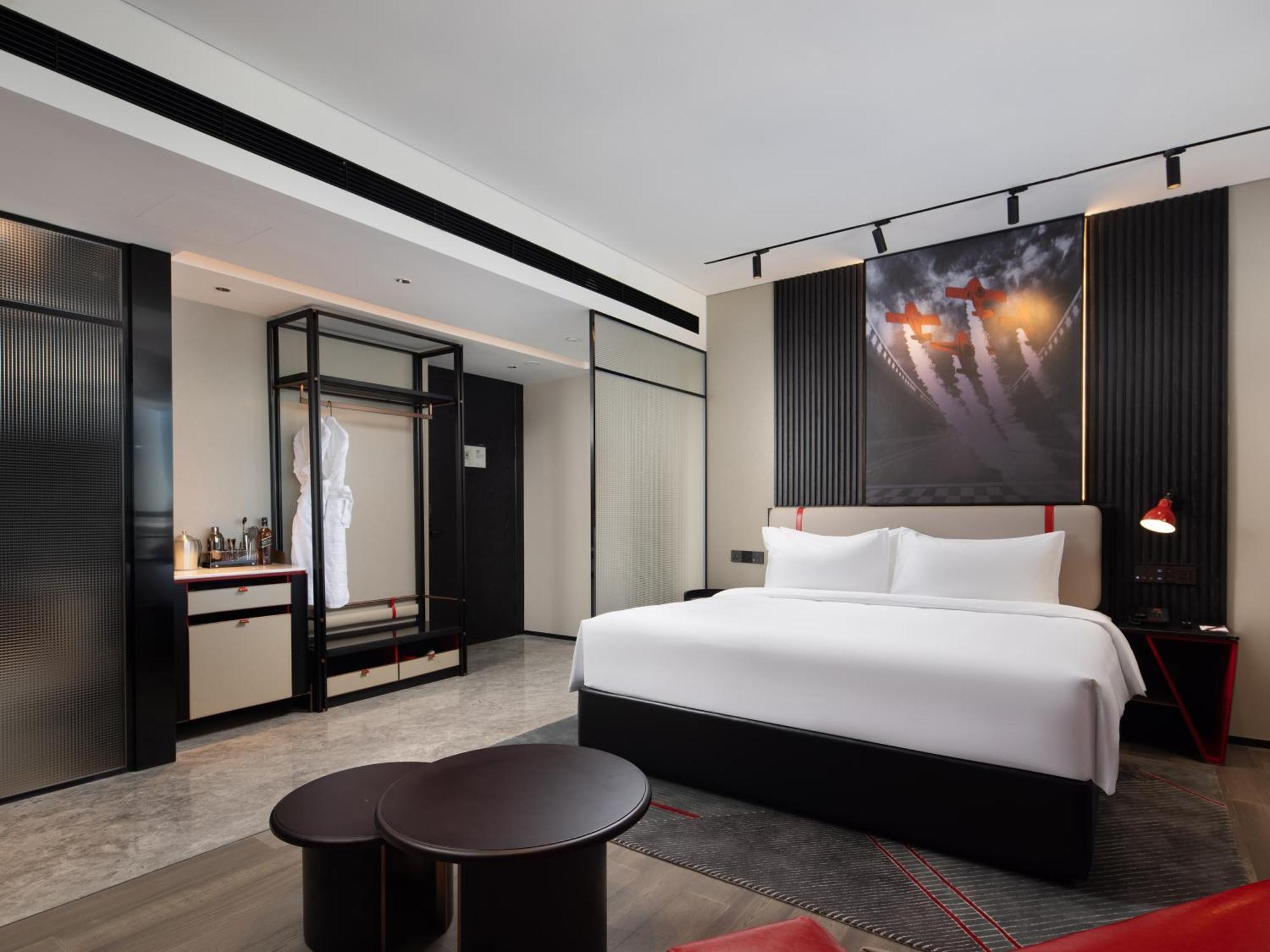 Radisson Red Hotel Zhuhai Gongbei Port Esterno foto