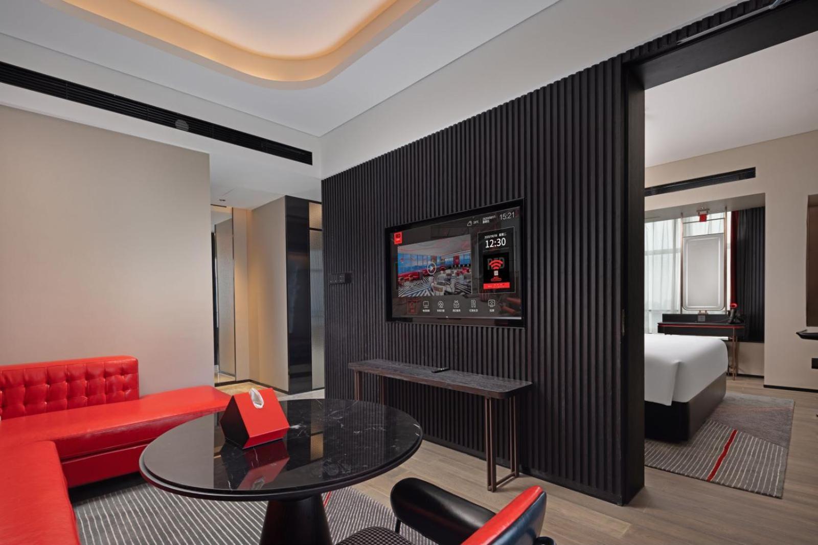 Radisson Red Hotel Zhuhai Gongbei Port Esterno foto