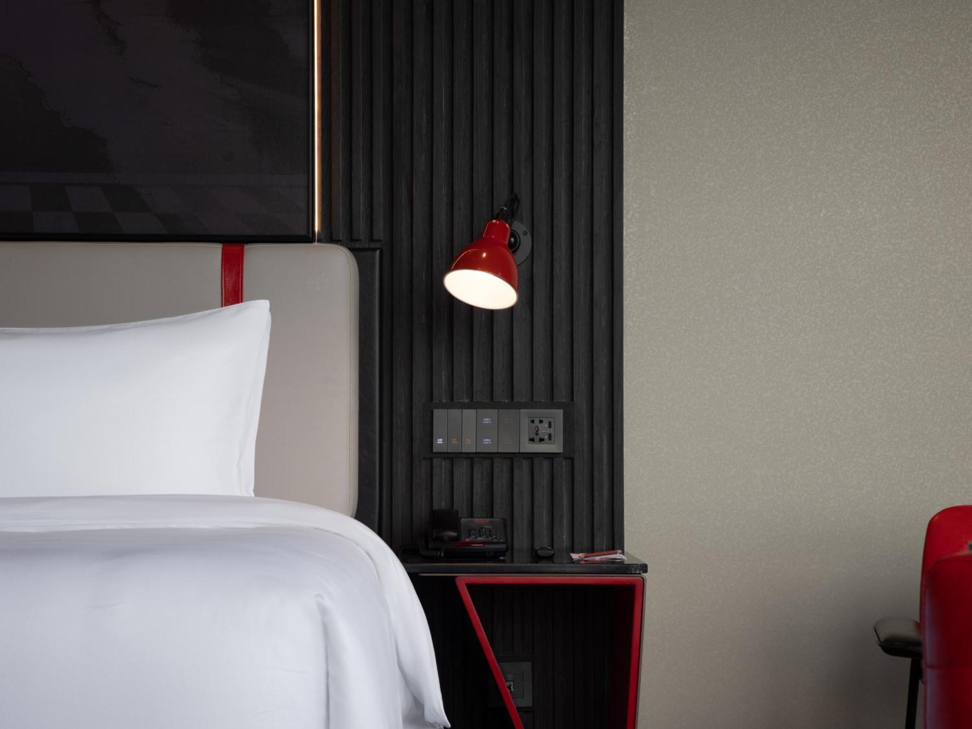 Radisson Red Hotel Zhuhai Gongbei Port Esterno foto